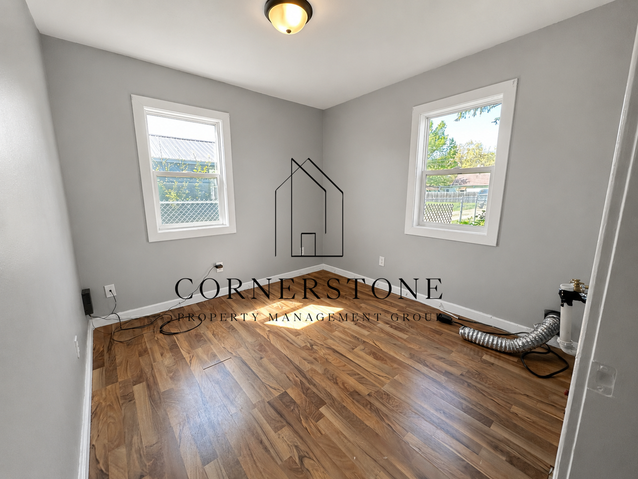 515 Pleasant St - Photo 4 of 9
