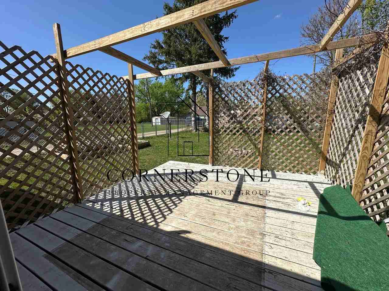 515 Pleasant St - Photo 7 of 9