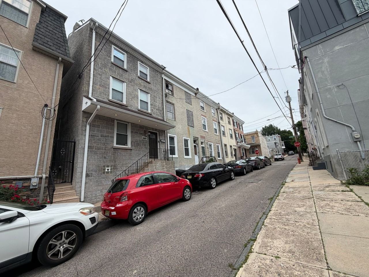 214 Grape St - Photo 2 of 4