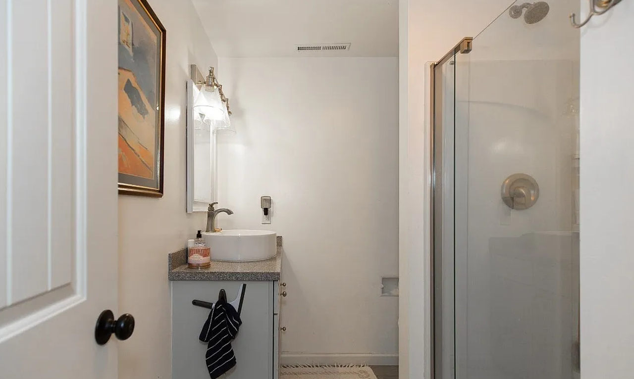 504 N 19th Ave - Photo 6 of 8