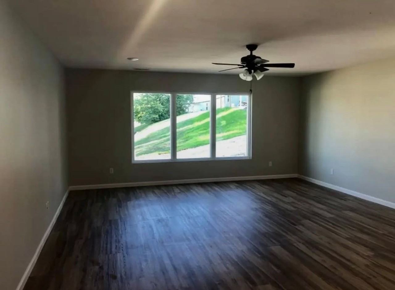 3 bed 1 bath single family home - Photo 2 of 6
