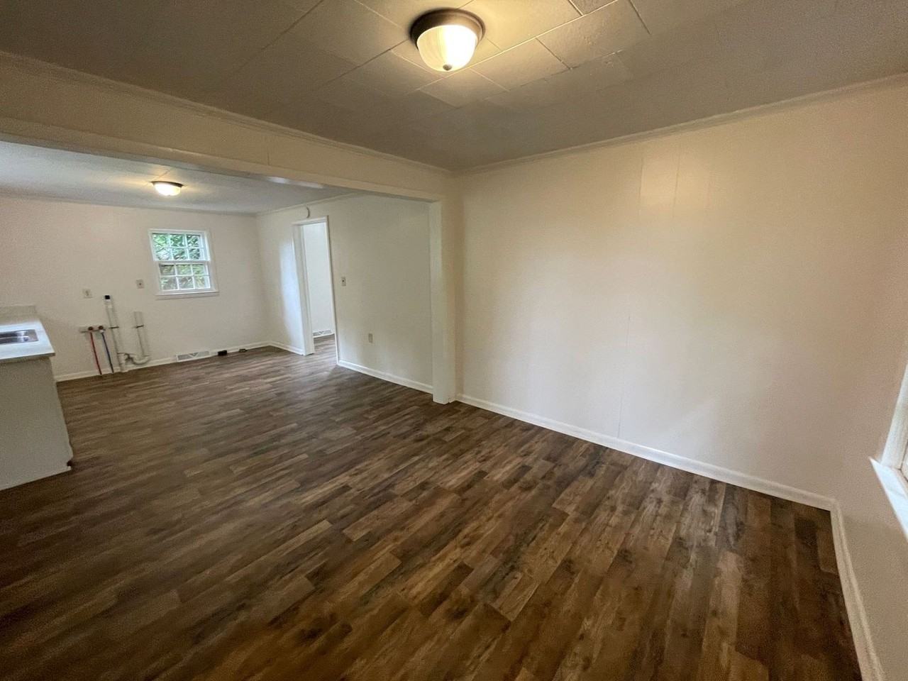 1002 Wilmouth St - Photo 4 of 18