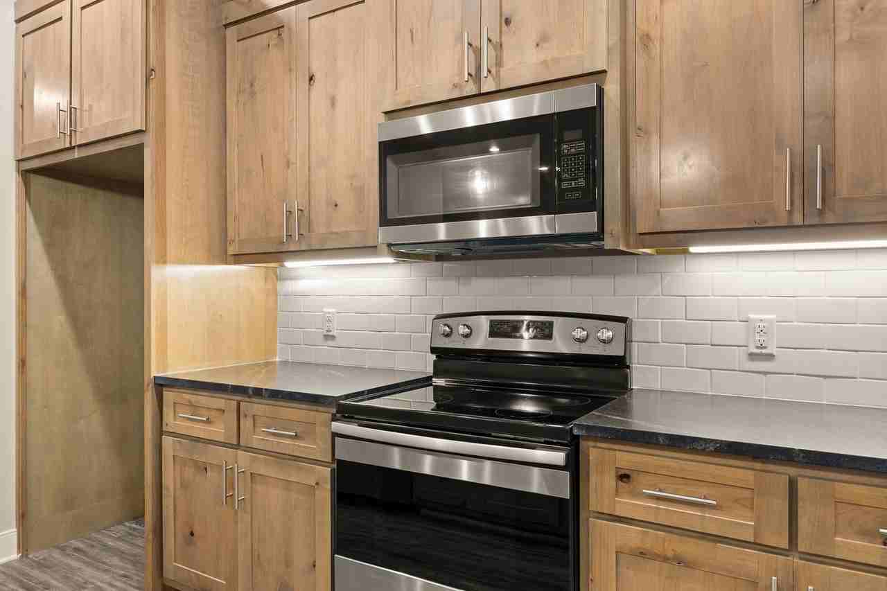 1668 Legacy Dr - Photo 4 of 21
