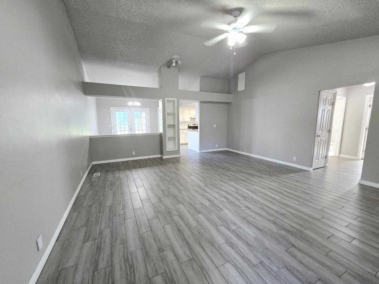 217 Cypress Dr - Photo 4 of 22