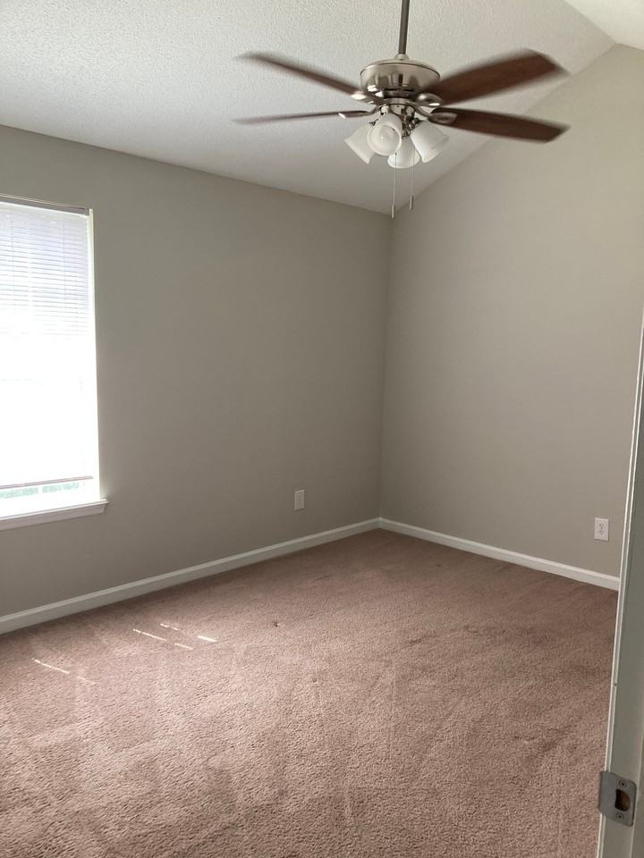 Lakeside Townhomes - Photo 5 of 23