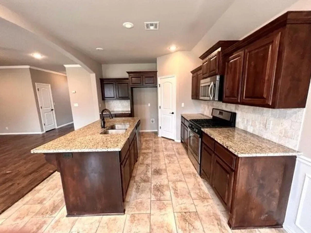 805 S 71st St - Photo 4 of 19