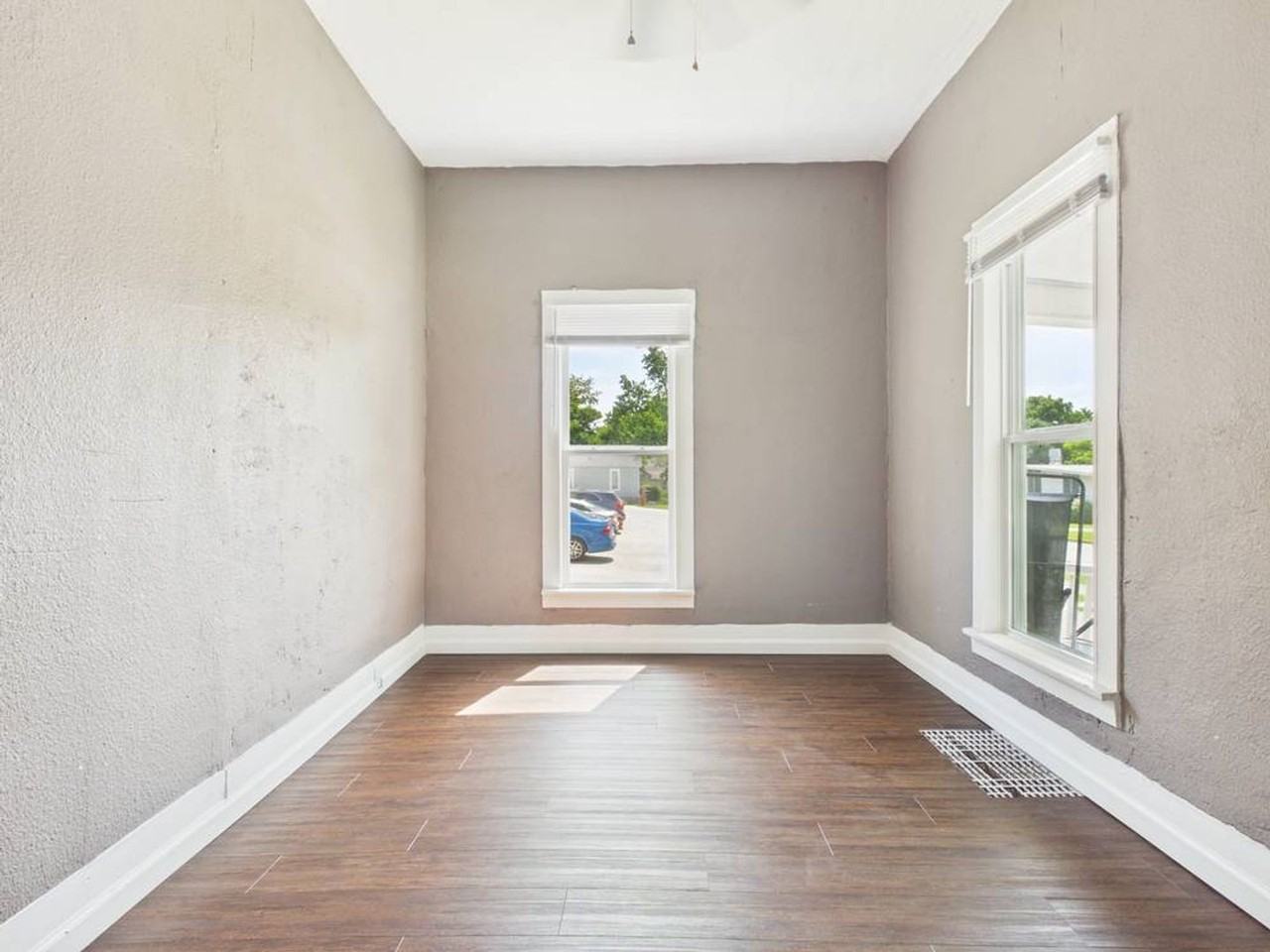 309 Broad St - Photo 5 of 28