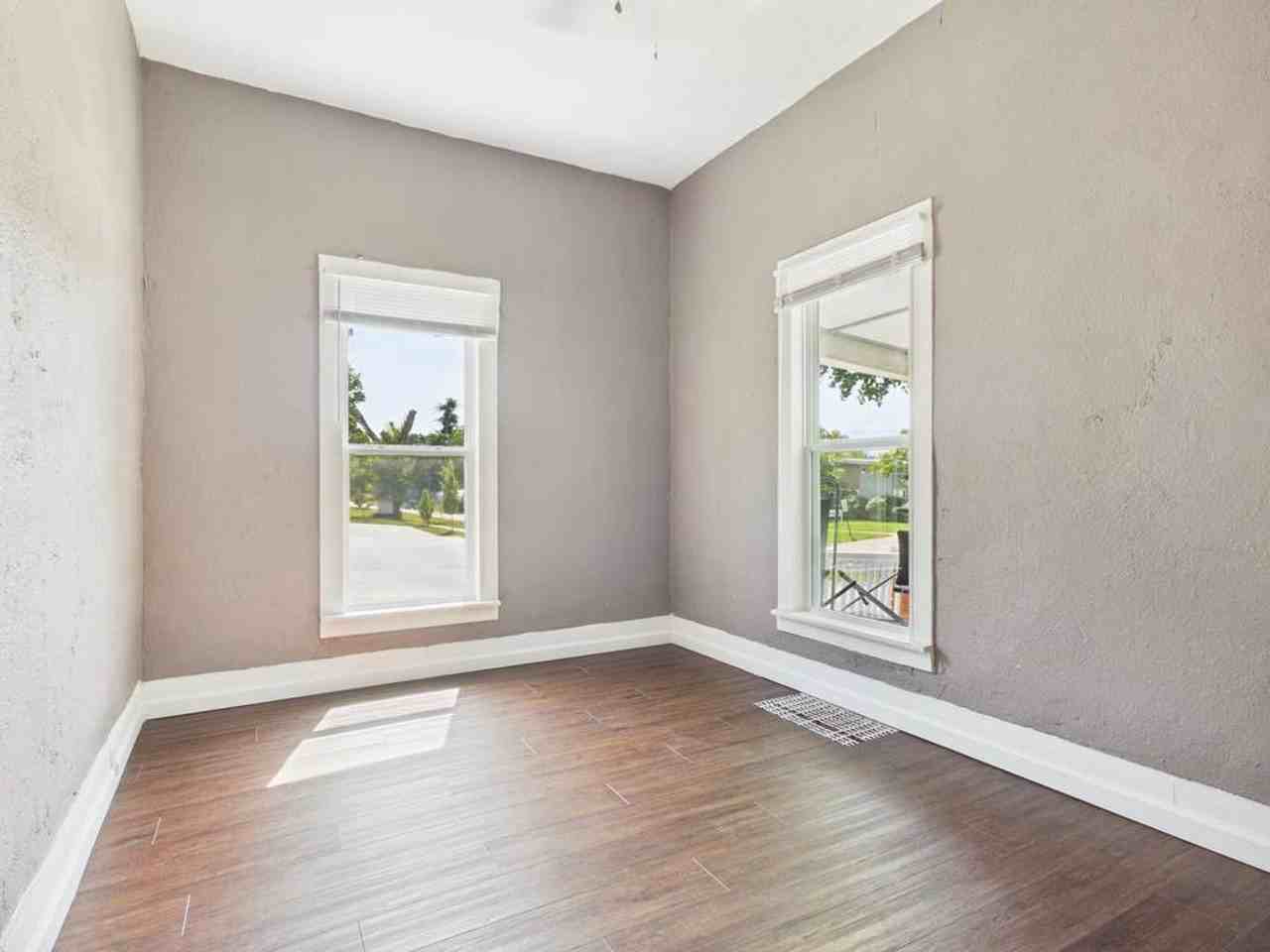 309 Broad St - Photo 6 of 28