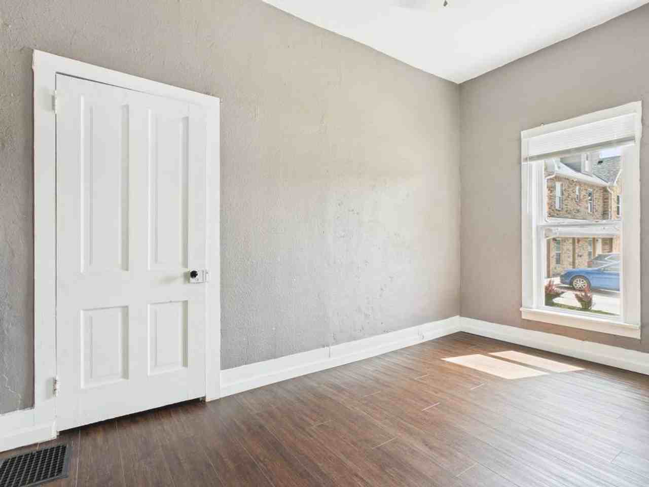 309 Broad St - Photo 7 of 28
