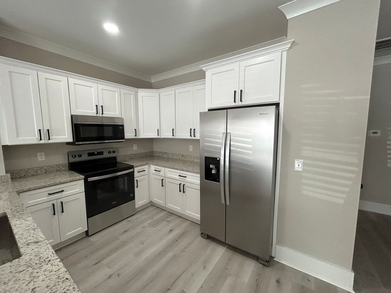 2510A Senate St - Photo 5 of 31