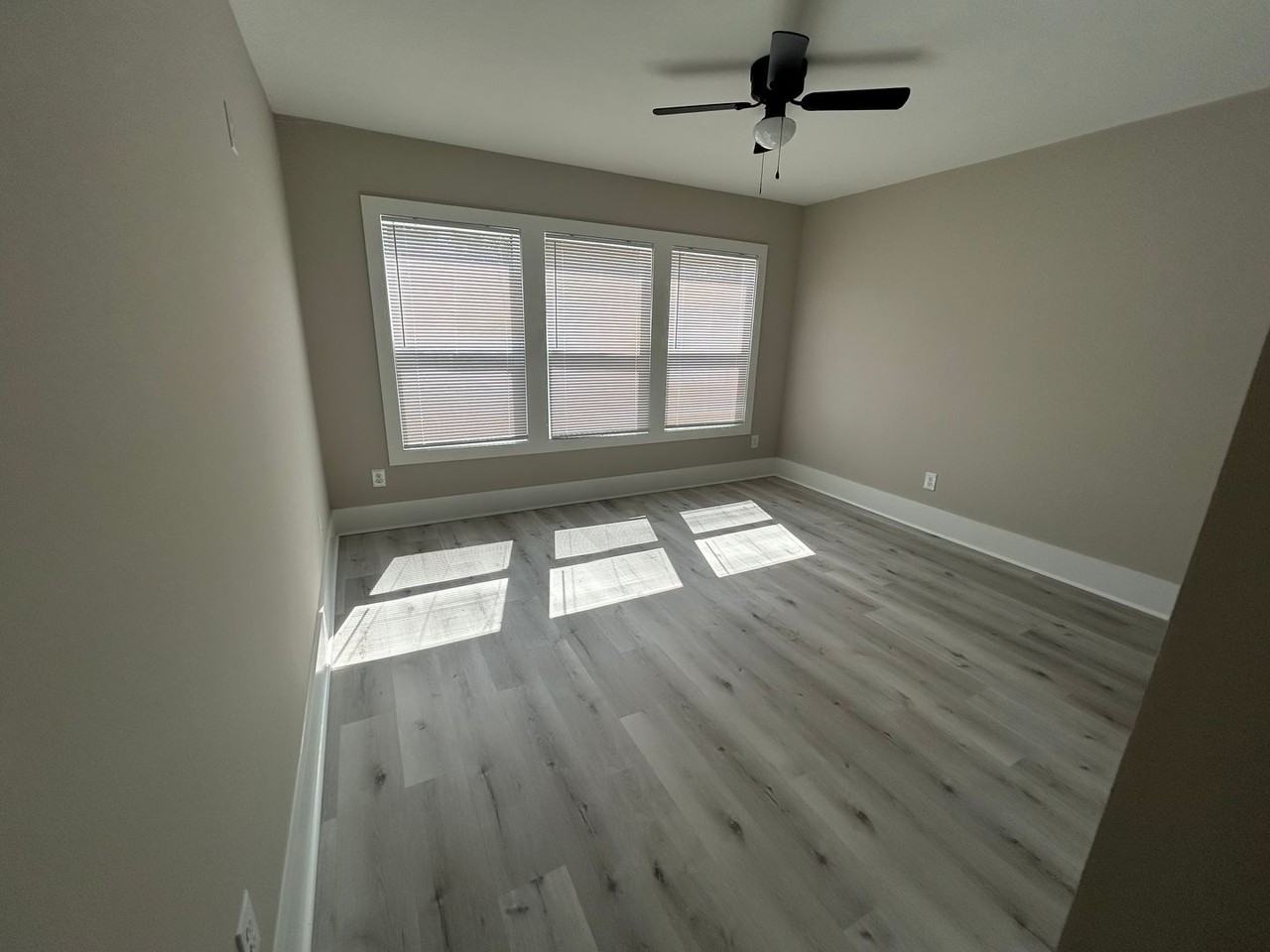 2510A Senate St - Photo 7 of 31