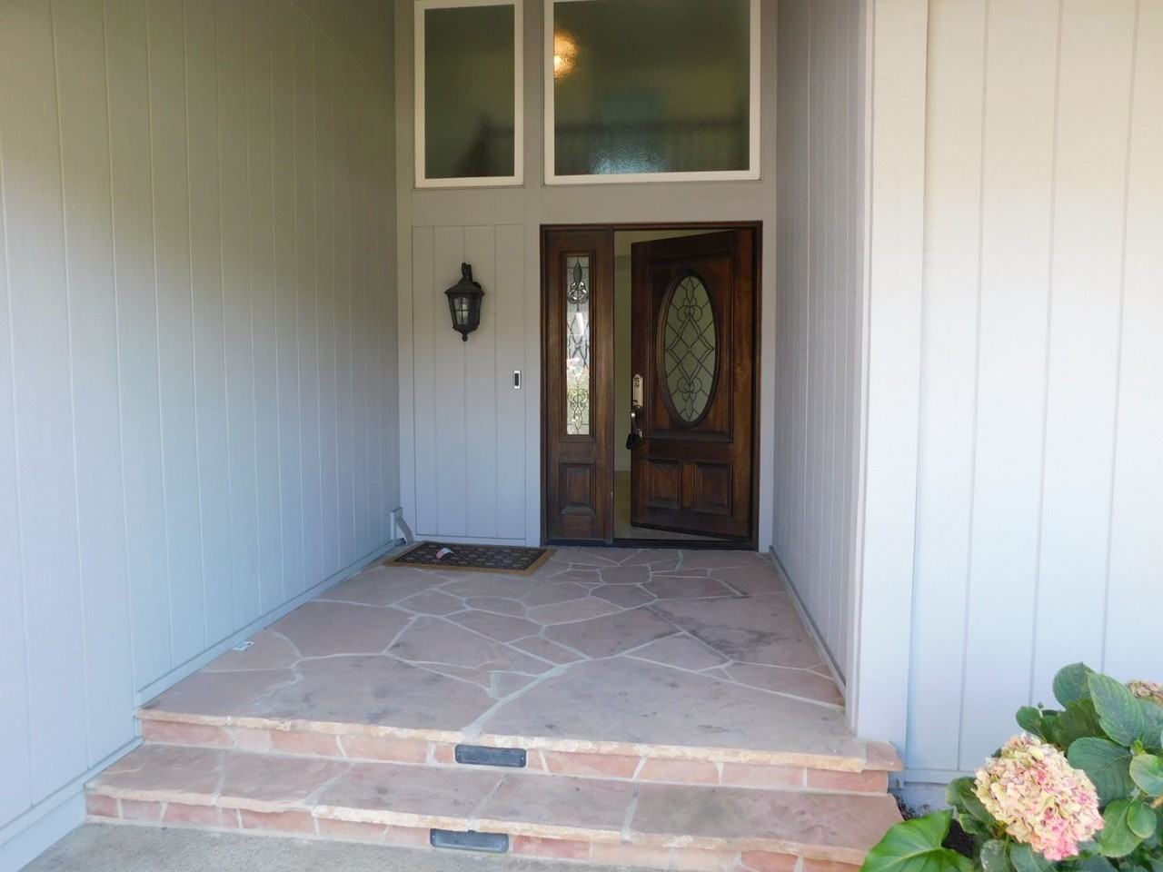 8312 Kingsdale Dr - Photo 3 of 38