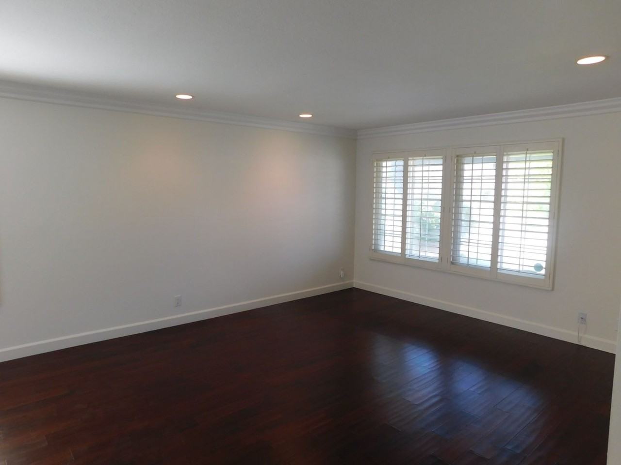 8312 Kingsdale Dr - Photo 5 of 38