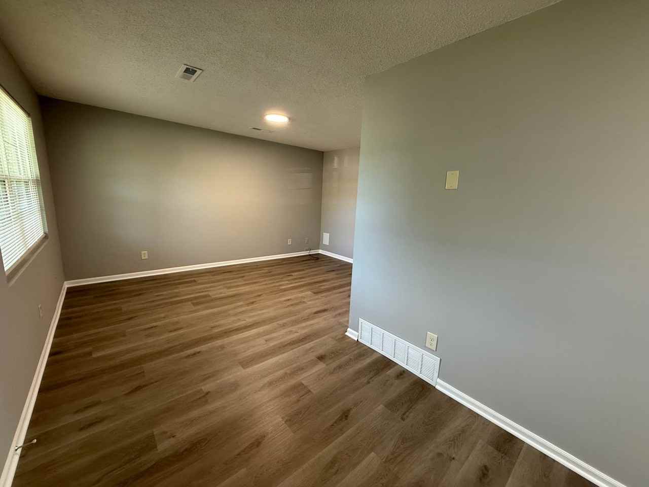 702 N Jackson St - Photo 2 of 7