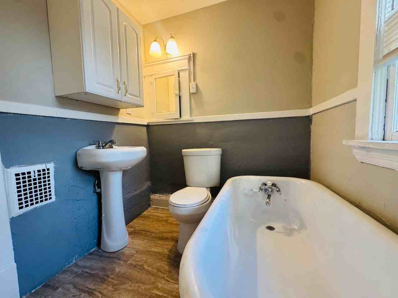 10004 MT AUBURN AVE - Photo 4 of 33