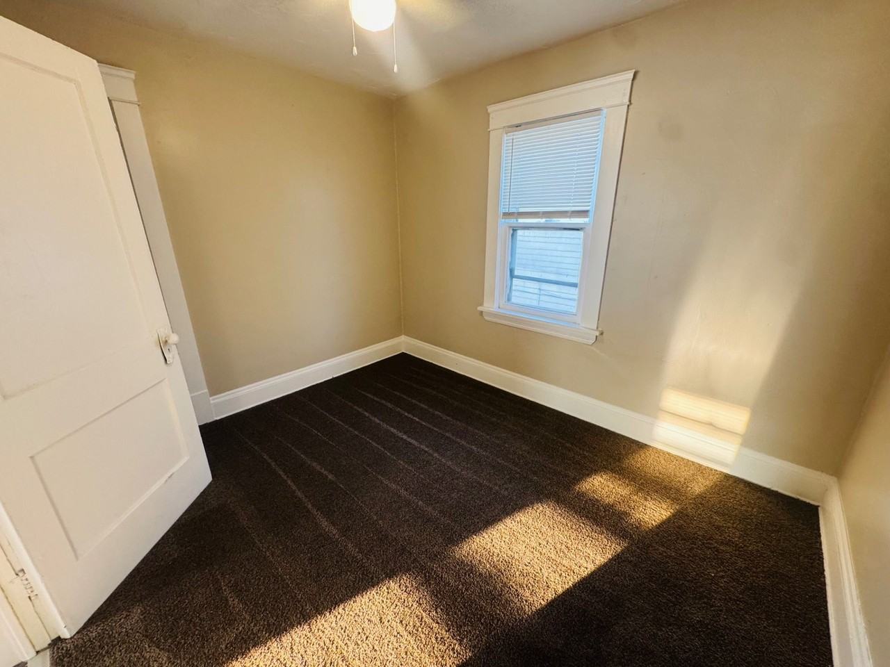 10004 MT AUBURN AVE - Photo 5 of 33