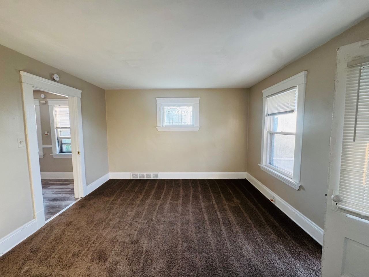 10004 MT AUBURN AVE - Photo 6 of 33