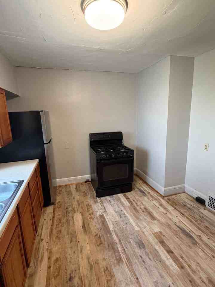 368 Wildwood Ave - Photo 7 of 13