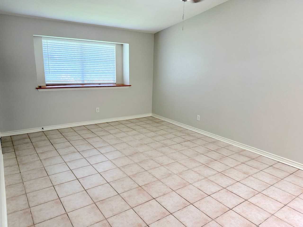 534 Glenvale Dr - Photo 4 of 23