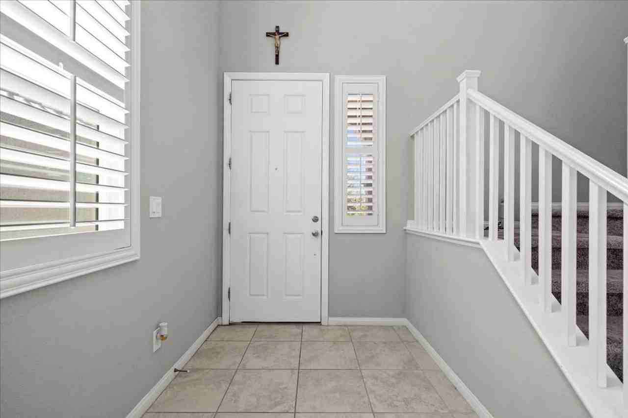 7014 Solano Canyon Ave - Photo 3 of 32