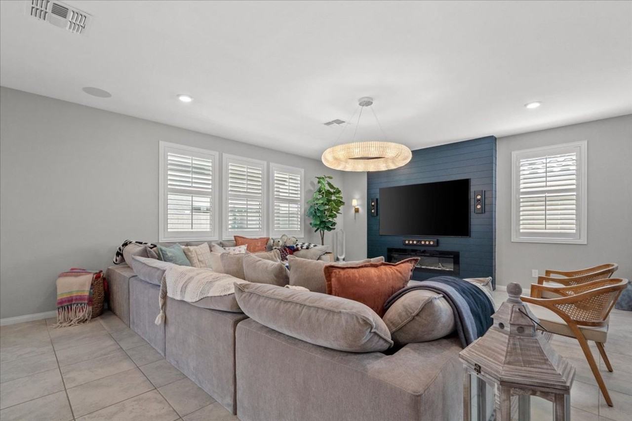 7014 Solano Canyon Ave - Photo 4 of 32
