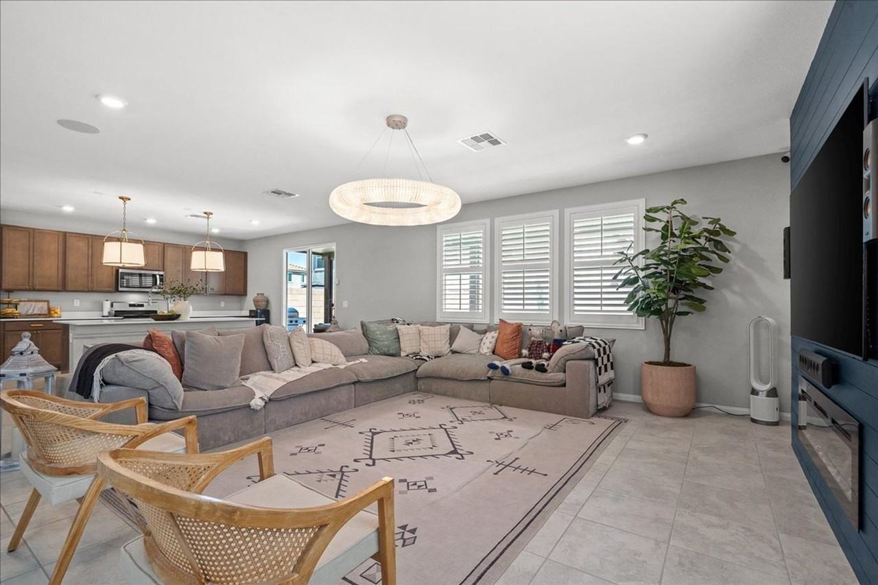 7014 Solano Canyon Ave - Photo 6 of 32