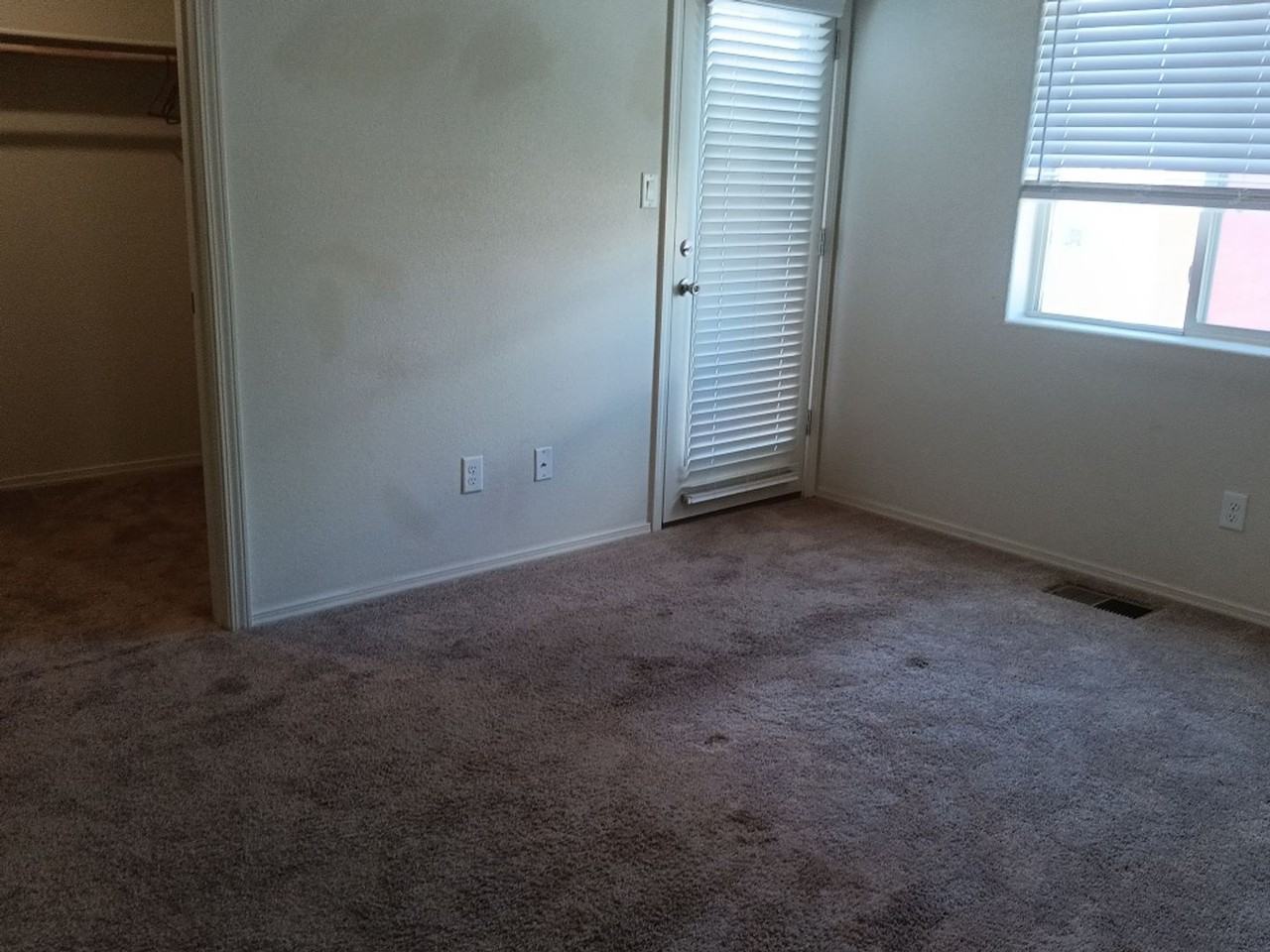 1528 Domino Dr Se - Photo 5 of 9