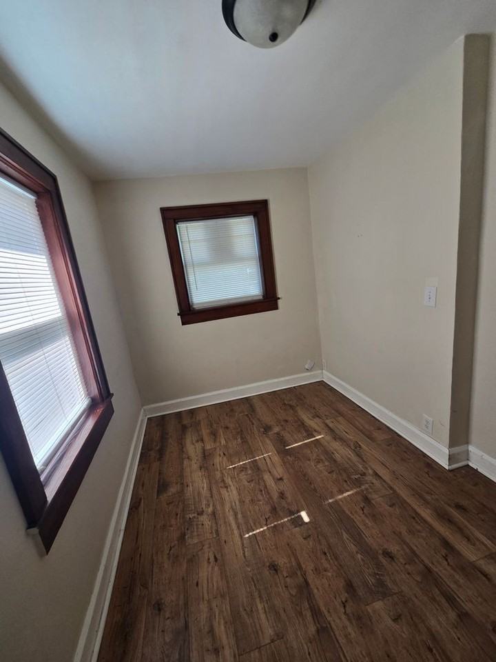 4310 E Michigan St - Photo 7 of 10