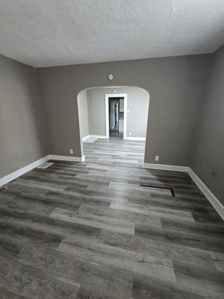 4312 E Michigan St - Photo 2 of 11