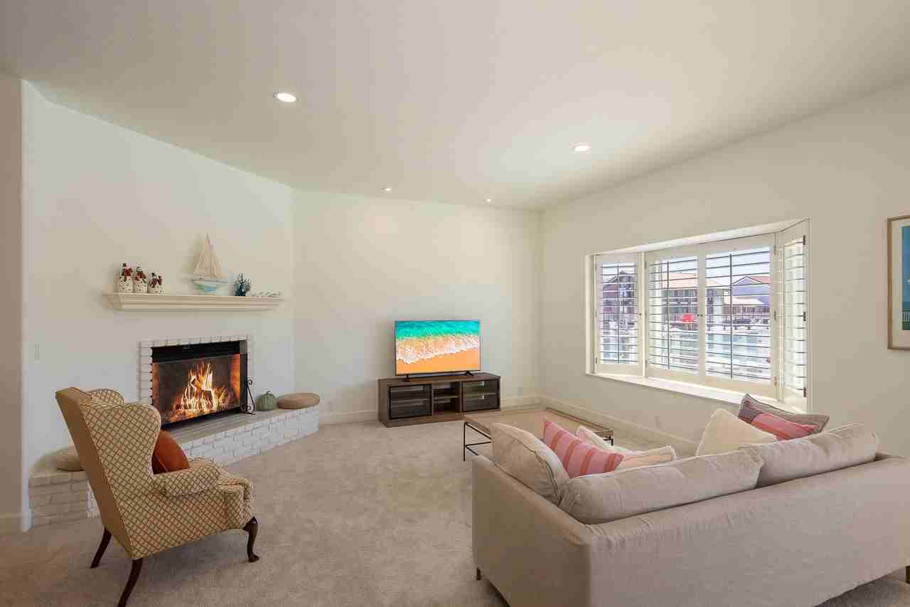 2411 Monaco Dr - Photo 5 of 39