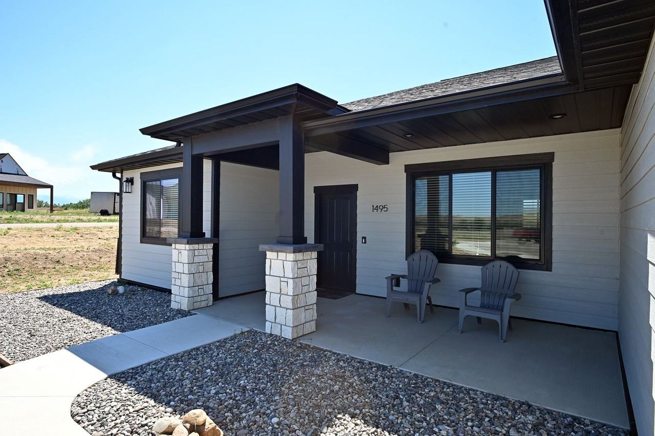 1495 Oxbow Dr - Photo 4 of 50