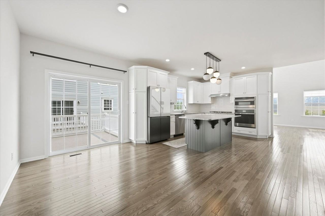 160 Shilling Ave - Photo 2 of 28