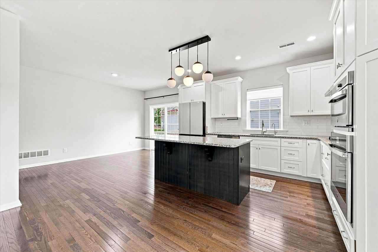 160 Shilling Ave - Photo 6 of 28