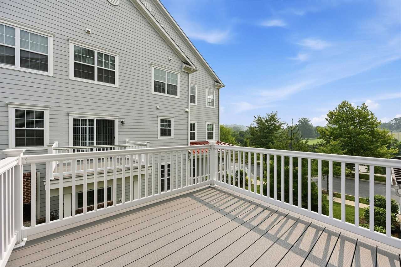 160 Shilling Ave - Photo 7 of 28