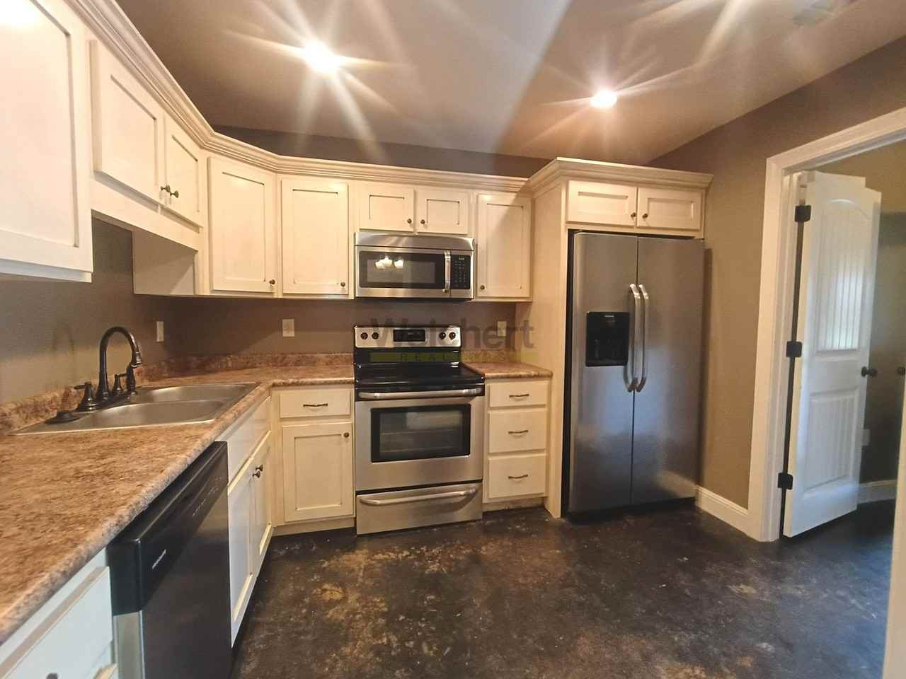 1112 Gregory Ct - Photo 7 of 20