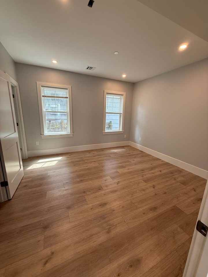 21 Holton St - Photo 3 of 14