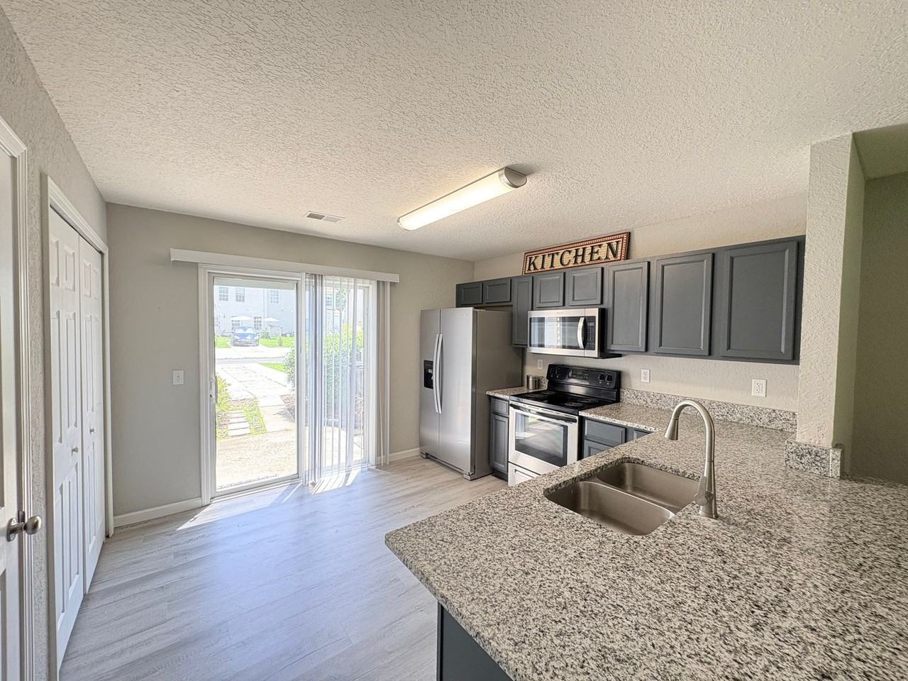 407 Lake Park Way - Photo 5 of 19