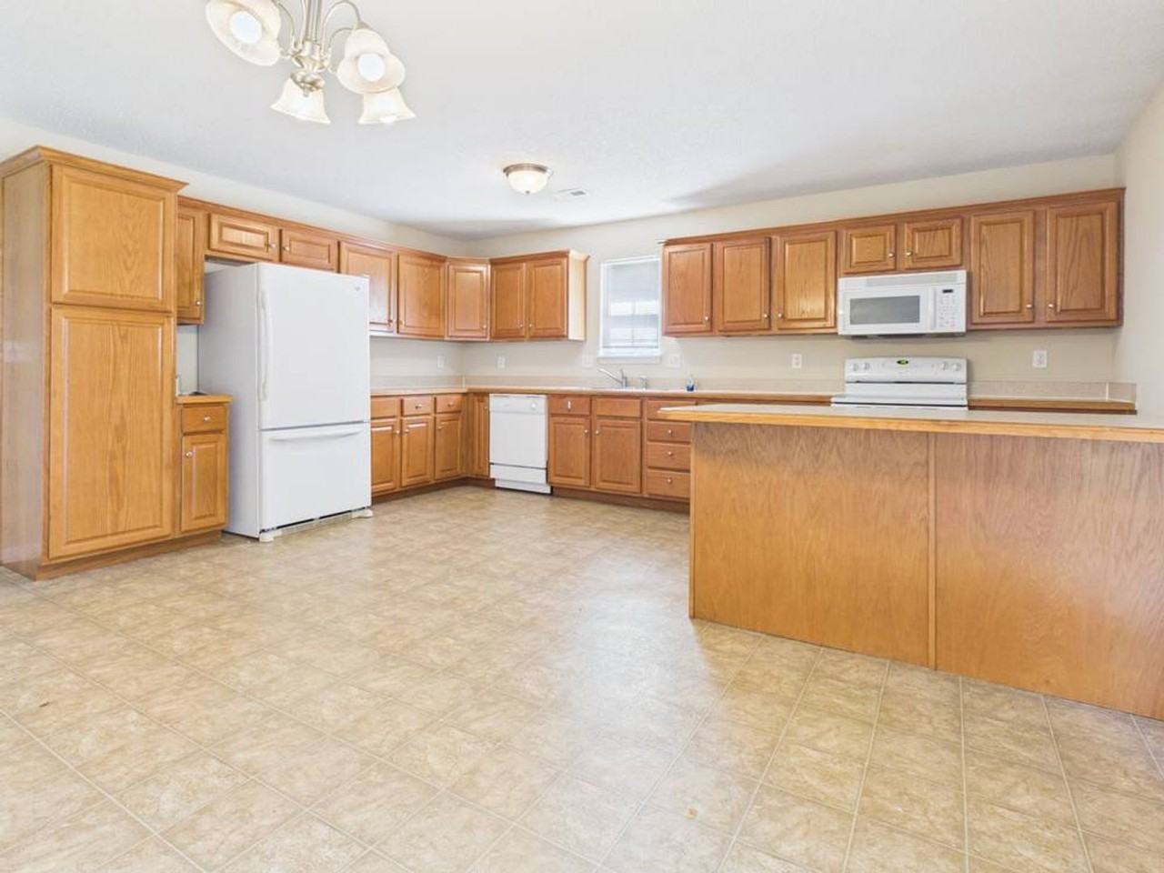 703 Iron Horse Dr - Photo 4 of 21