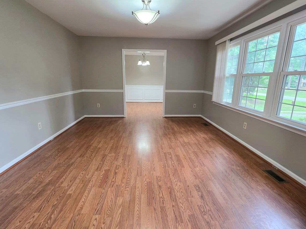 409 Rosewood Ln - Photo 3 of 33