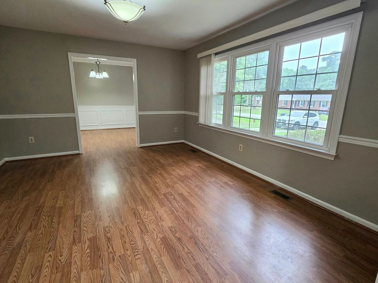 409 Rosewood Ln - Photo 4 of 33