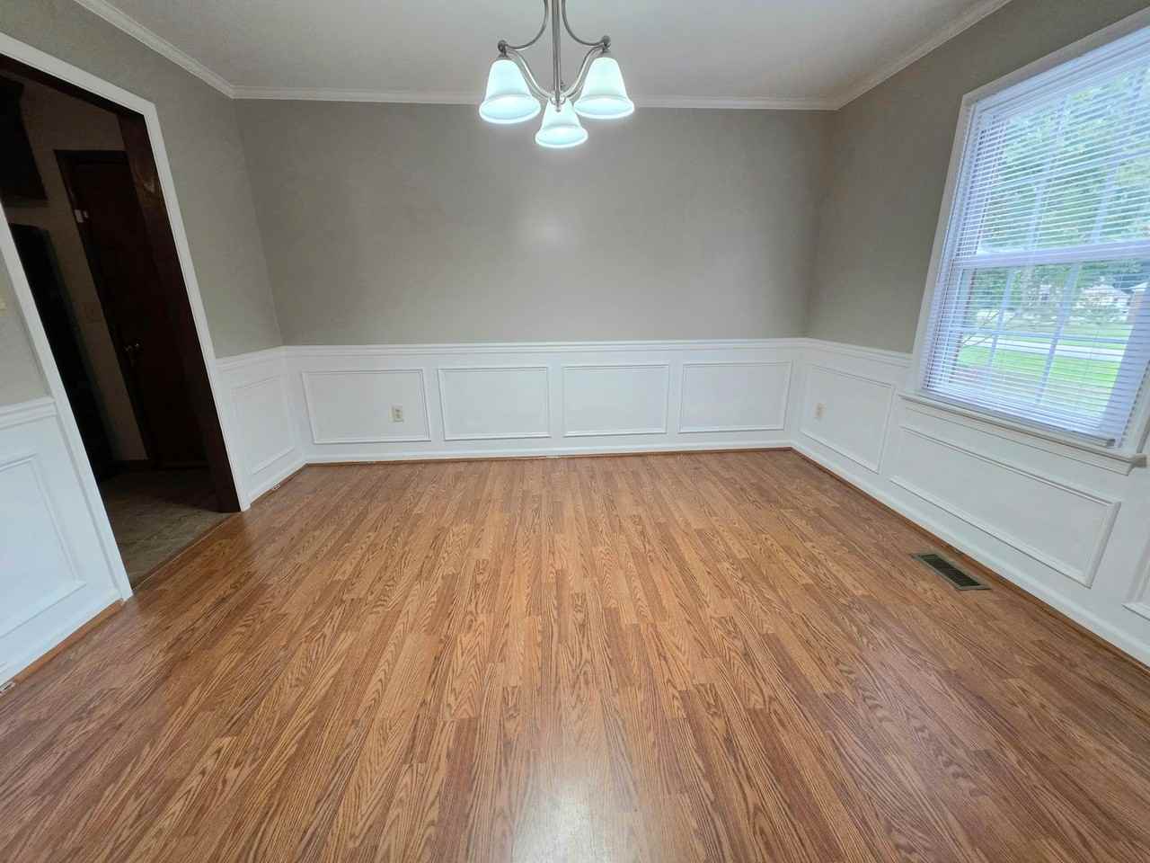 409 Rosewood Ln - Photo 6 of 33