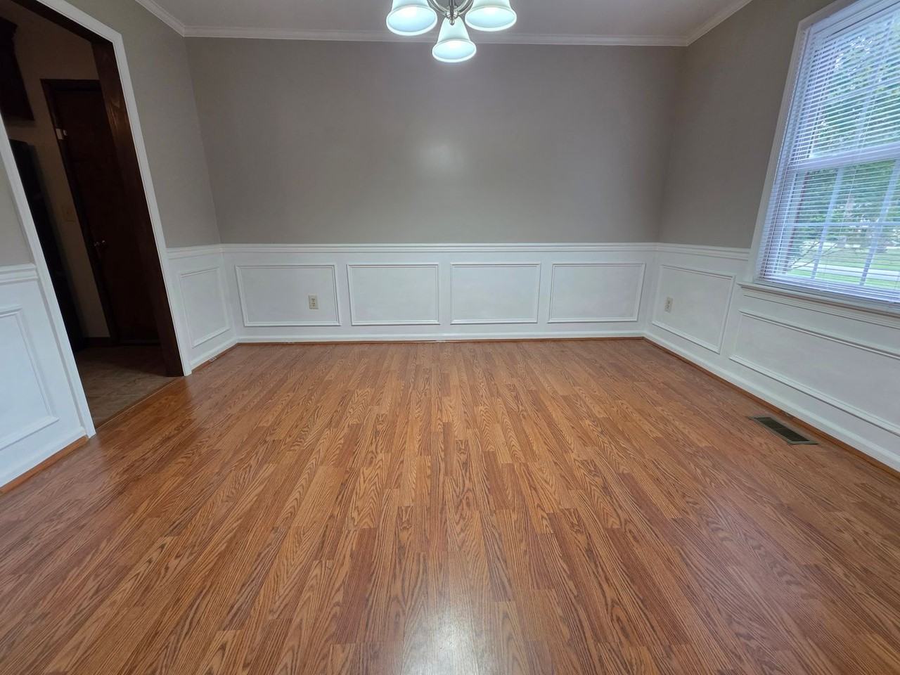 409 Rosewood Ln - Photo 7 of 33
