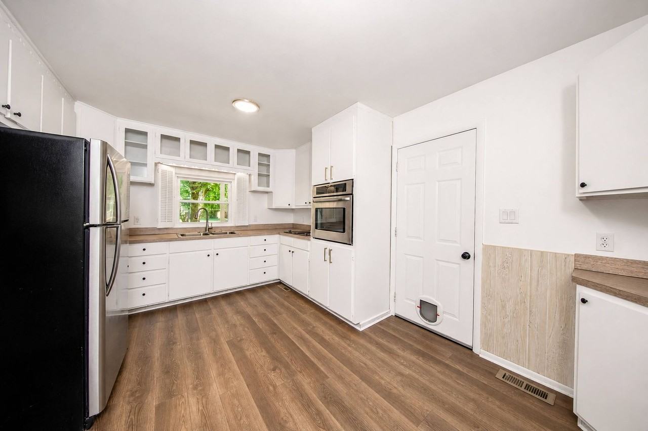 855 Catalina Dr - Photo 3 of 14