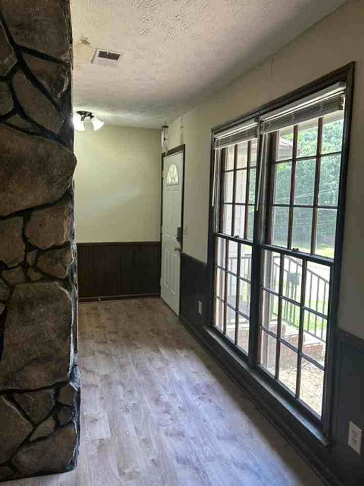 1441 Autumnridge Dr - Photo 3 of 17