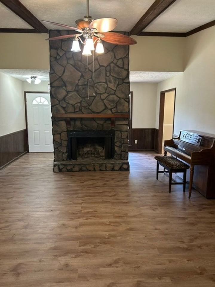 1441 Autumnridge Dr - Photo 4 of 17