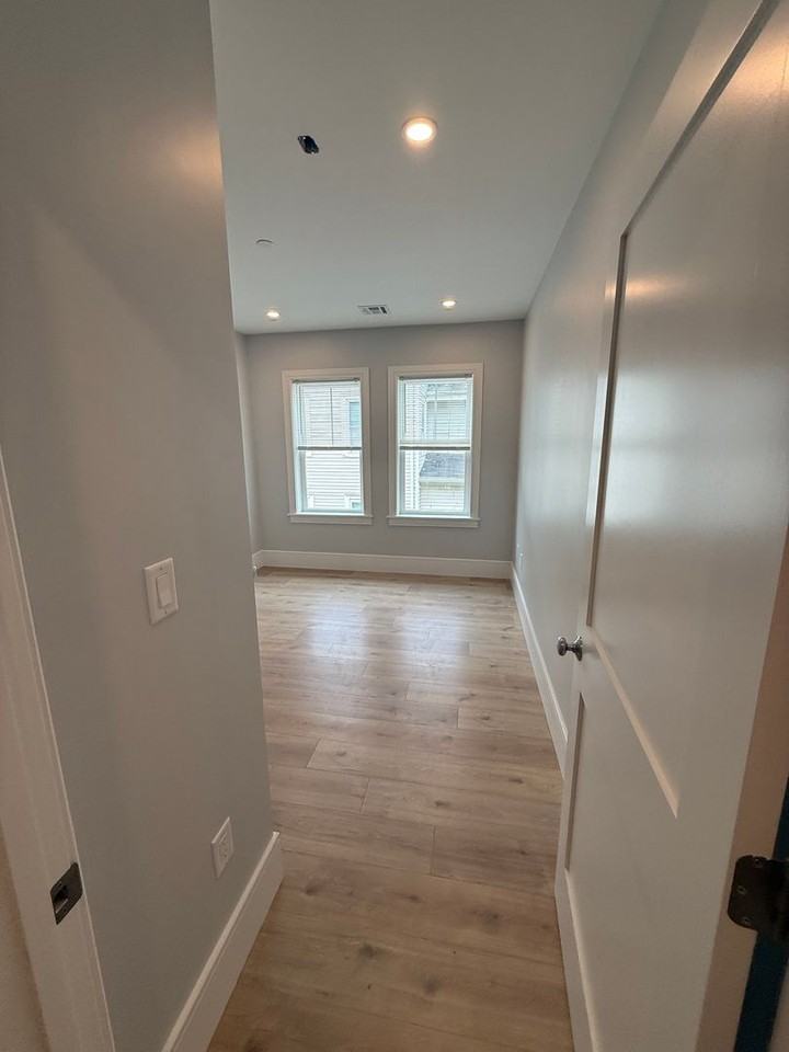 17 Holton St - Photo 7 of 16