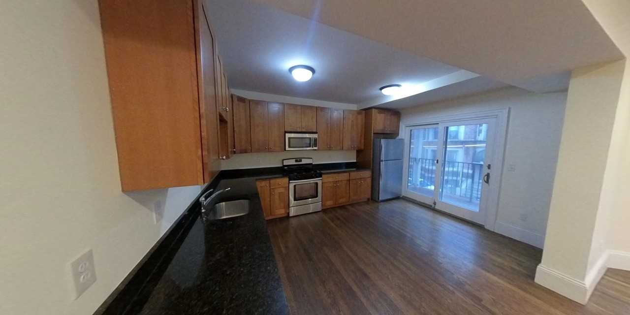 27 Commonwealth Ter - Photo 2 of 8