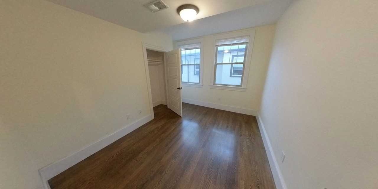 27 Commonwealth Ter - Photo 5 of 8