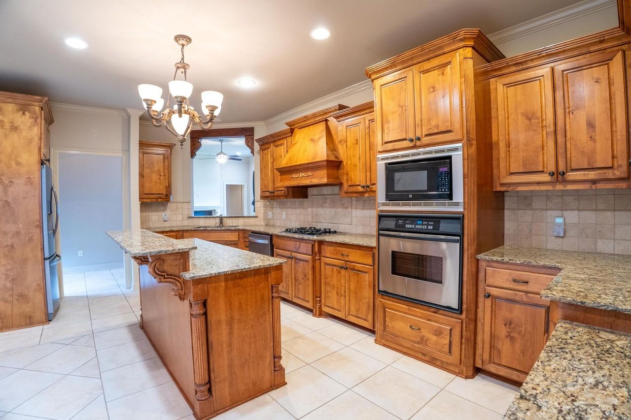 10011 Loveland Ct - Photo 4 of 15