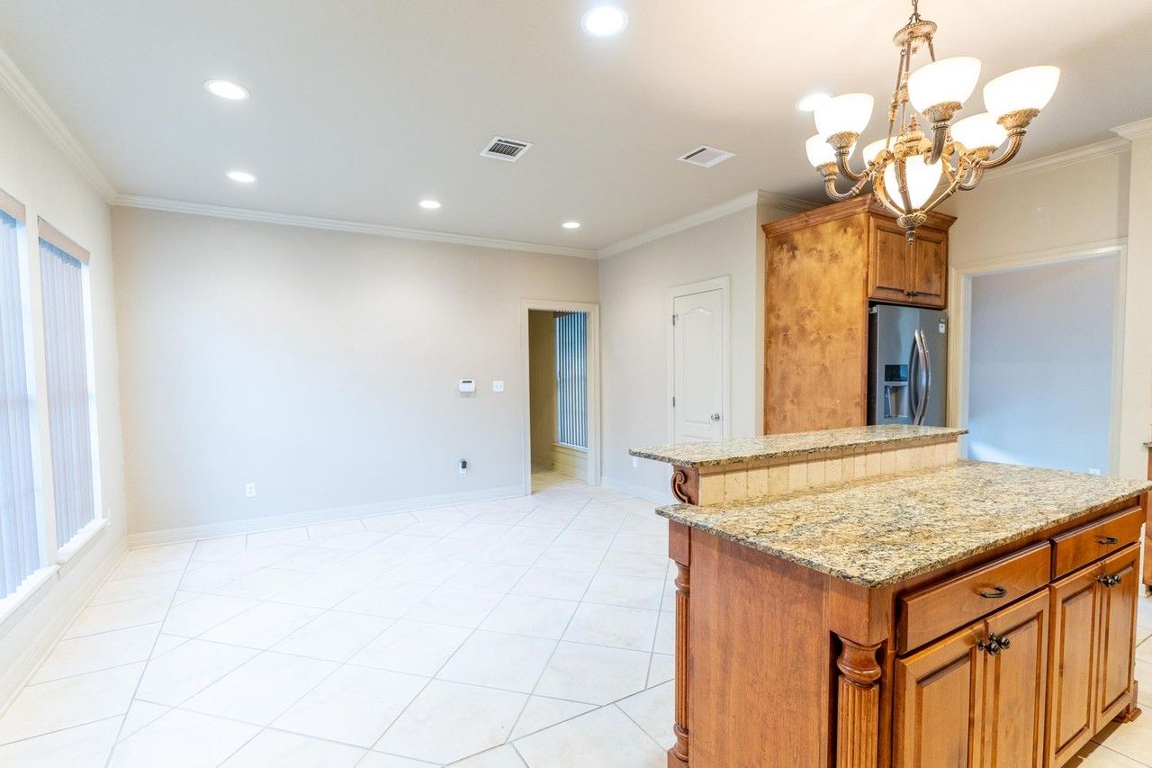 10011 Loveland Ct - Photo 7 of 15